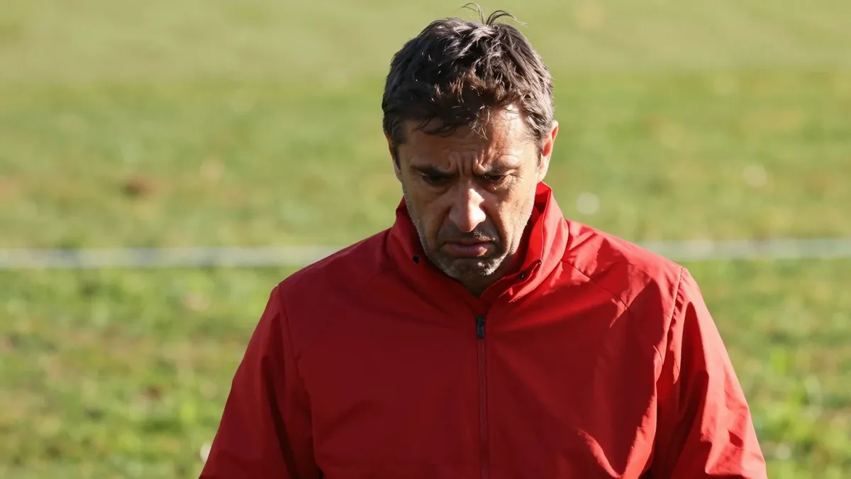 Didier Santini, le préparateur physique de Rodez, exprime son inquiétude face à l'état catastrophique des terrains de...