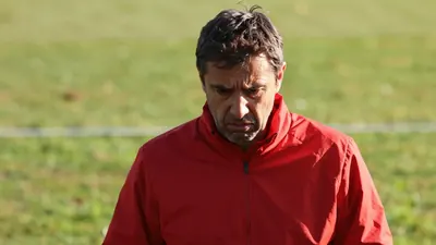 Didier Santini, le préparateur physique de Rodez, exprime son inquiétude face à l'état catastrophique des terrains de...
