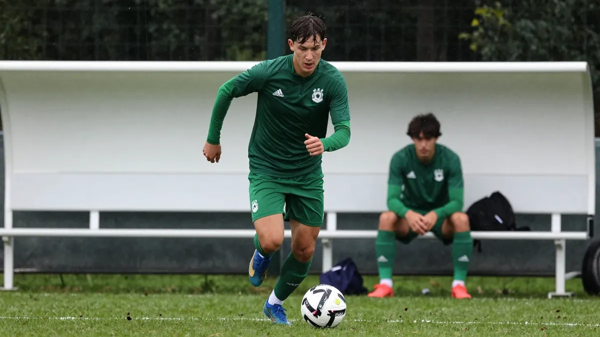 L'ASSE pourrait aligner le jeune milieu tunisien Elyes Dhaoui contre Rodez samedi, le joueur de 18 ans ayant impressionné...